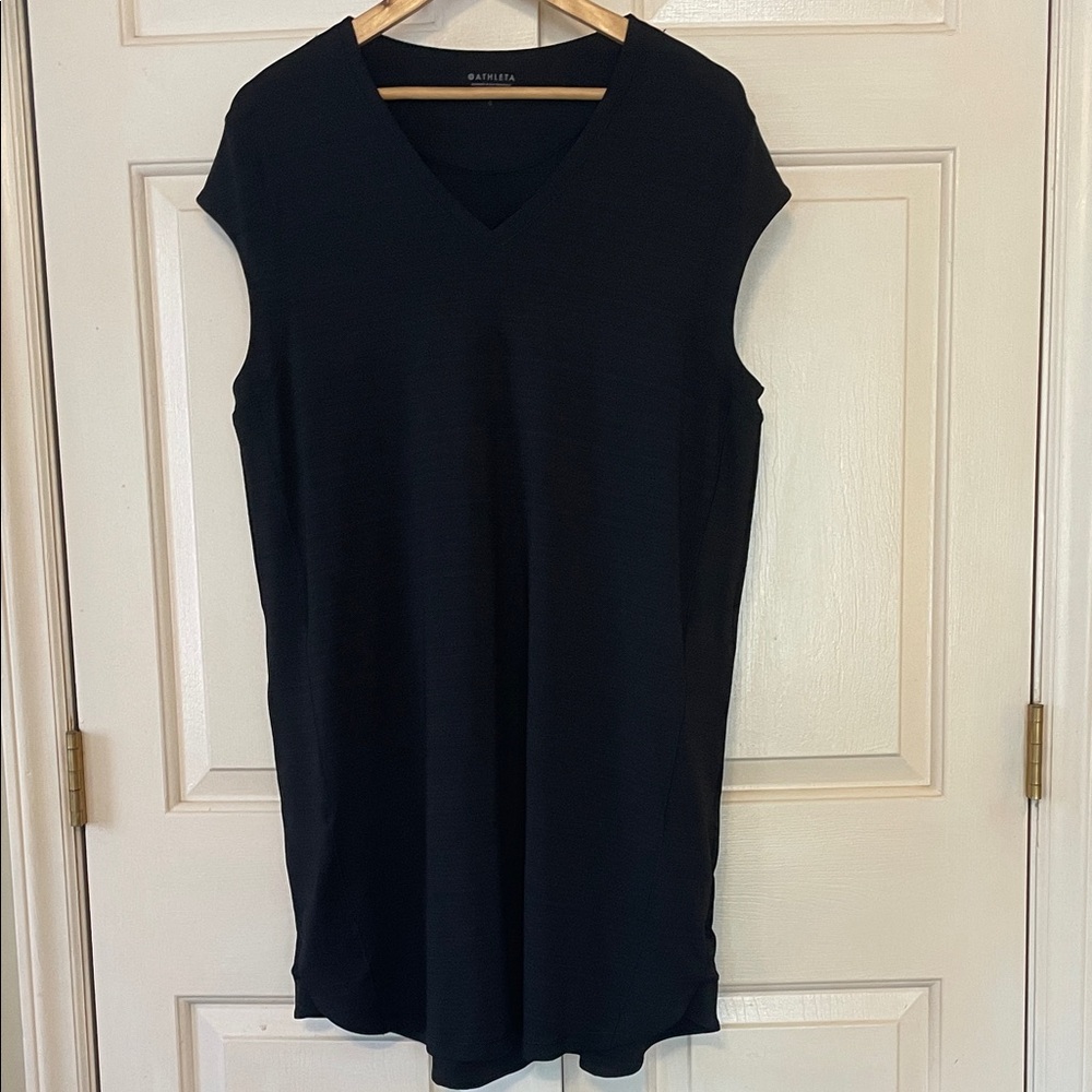 Athleta Pacifica dress stretch v-neck UPF 50 pockets large black light stripes